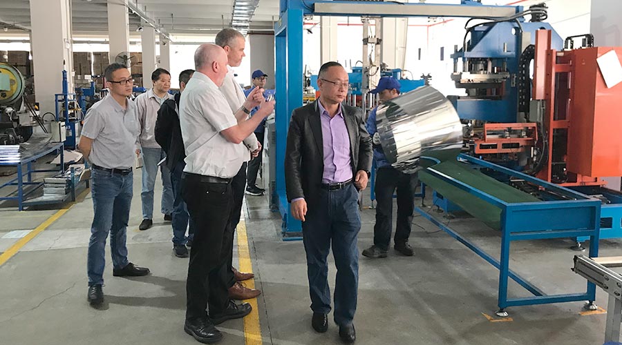 三年疫情后首訪！英國客戶Buyitdirec蒞臨金環(huán)電器視察