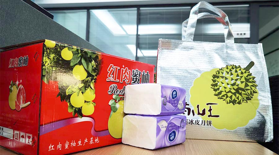 迎中秋 送關懷！金環(huán)電器給員工們派發(fā)中秋禮包