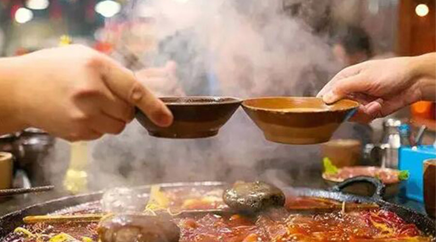 冬天火鍋團(tuán)建引來一身火鍋味  衣物烘干機(jī)化解職場尷尬！